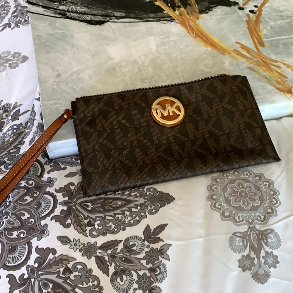 Authentic Micheal Kors leather wristlet